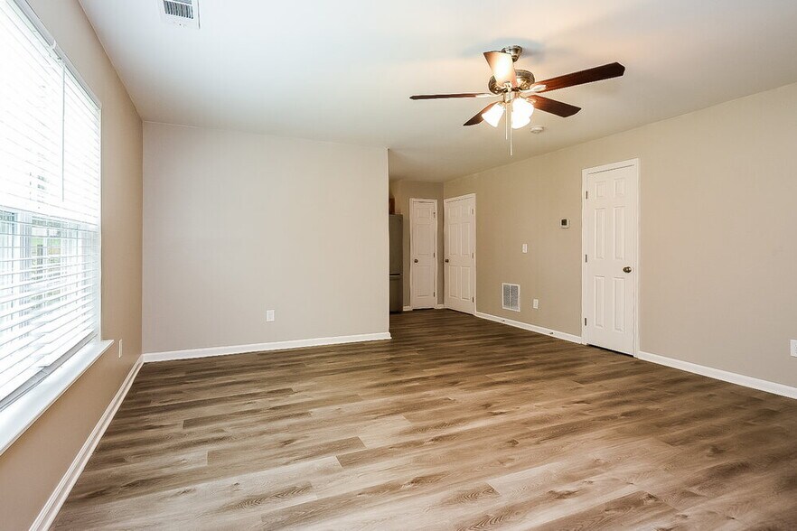 Building Photo - 313 Village Chase