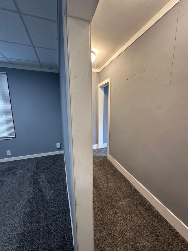 Building Photo - 801 Lake View Dr