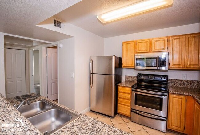 Building Photo - Beautiful & Inviting 3Bdm 2Ba Condo at Tuscan Villas