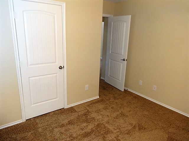 Building Photo - 2026 Wellington Pt