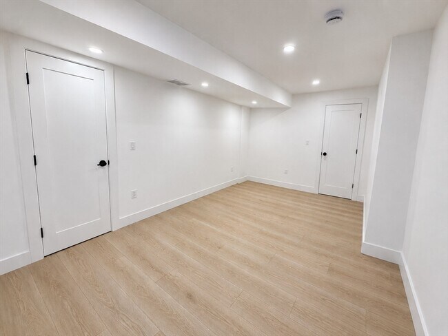 Building Photo - 280 Endicott Ave