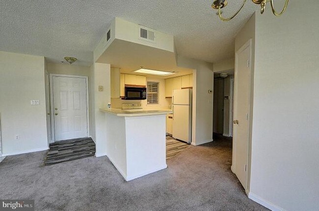 Kitchen - 10401 Beacon Ridge Dr