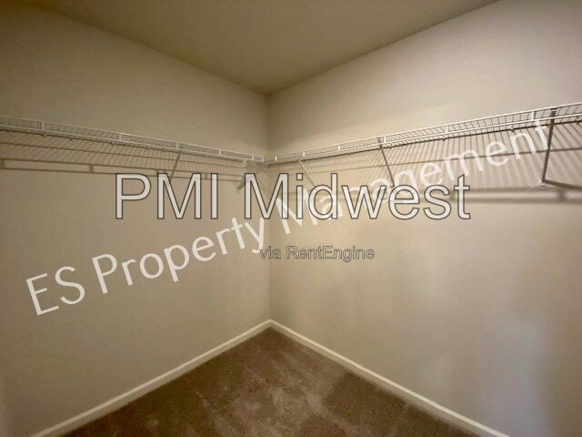Building Photo - 2608 W Kings Cyn Dr