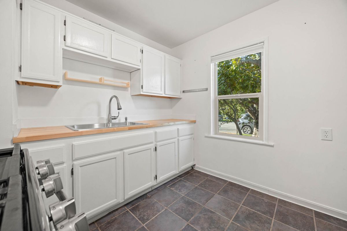 Building Photo - 1816 Carleton St