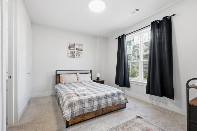 Building Photo - Cozy home in Merion at Midtown Park, one of Dallas's most convenient and family-friendly communit...