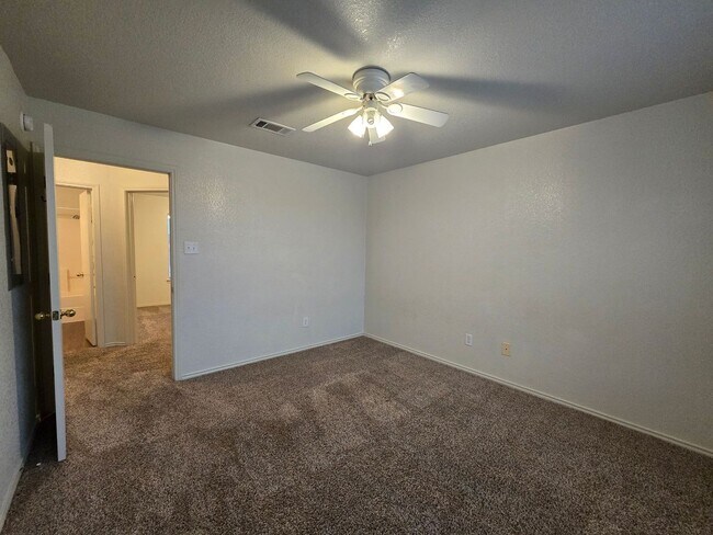 Building Photo - 2805 Kerrville Ct