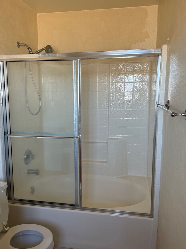 Building Photo - MOVE-IN -READY