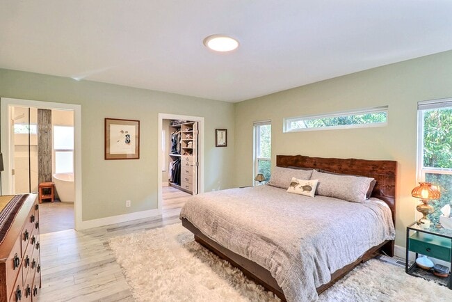 Building Photo - Stunning El Cerrito East Richmond Heights ...
