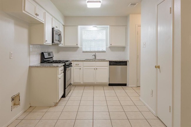 Building Photo - 80 S Wavy Oak Cir