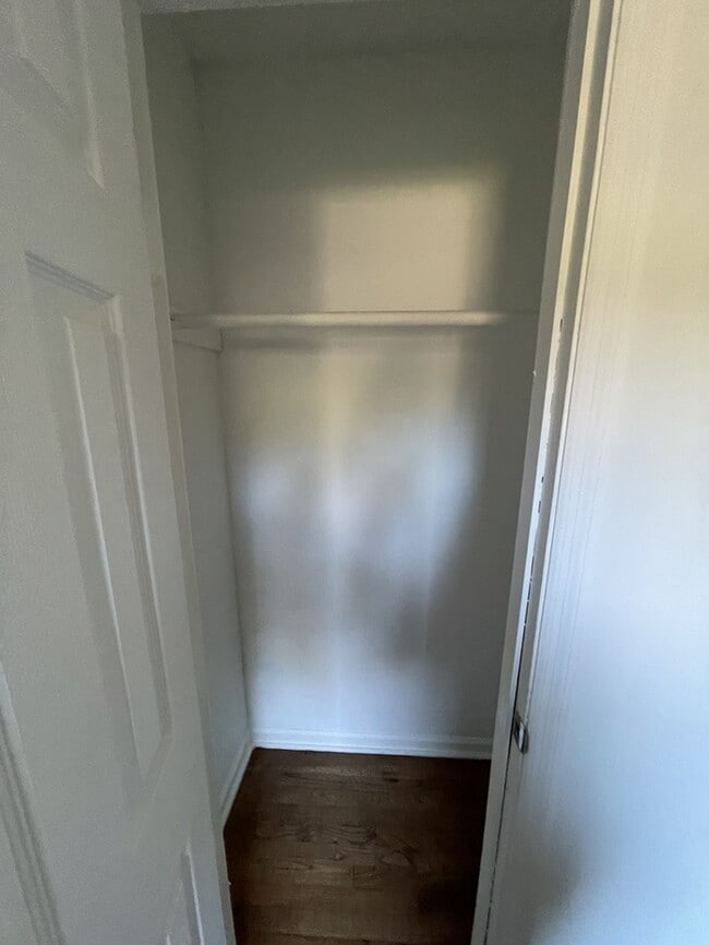 Building Photo - 3 Bedroom 1 Bathroom