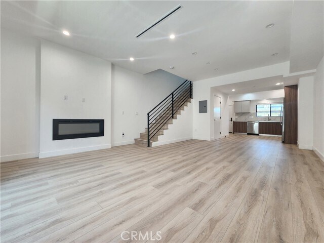 Building Photo - 6061 Fulton Ave