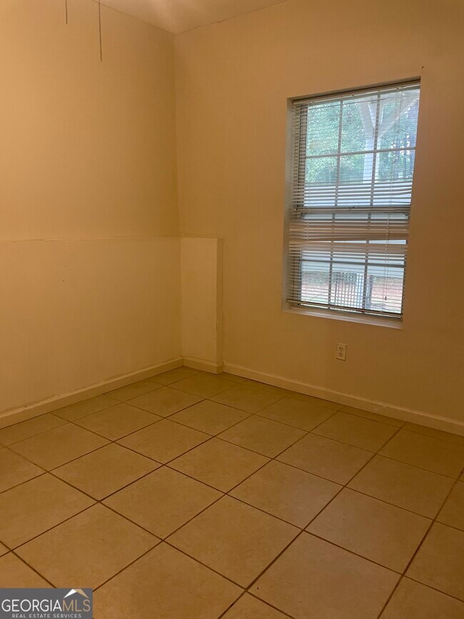 Building Photo - 4071 Beaver Oaks Dr