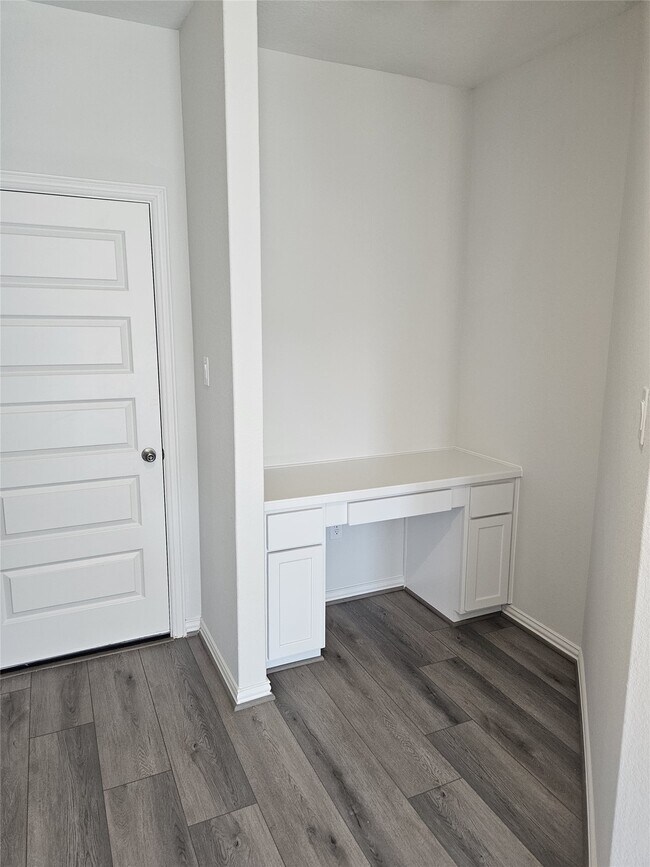 Building Photo - 27843 Western Crk Ct