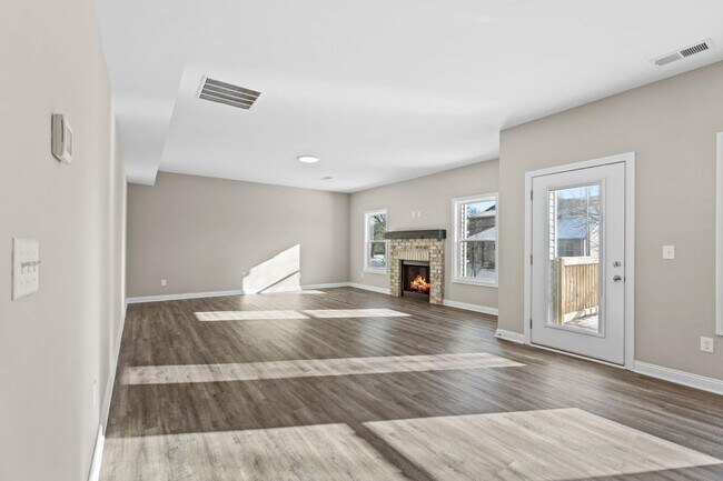 Building Photo - 441 Friendly Ave