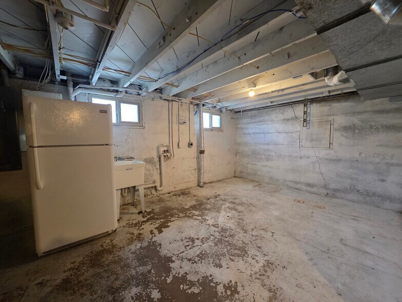 Building Photo - 909 8th St