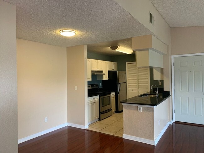 Building Photo - 2550 N Alafaya Trail