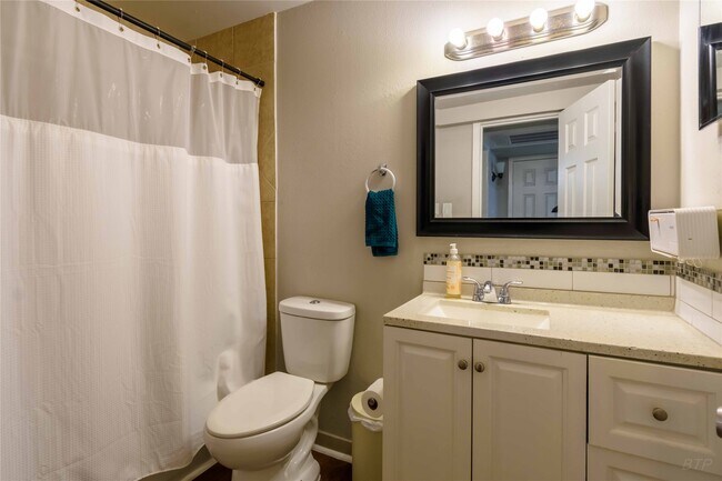 Building Photo - 8110 Albacore Dr