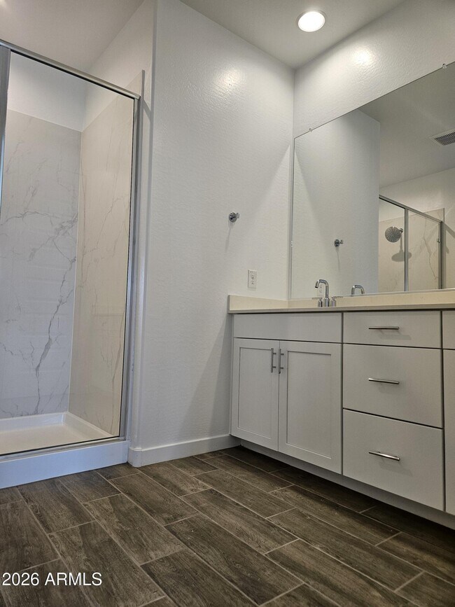 Building Photo - 3357 S Primrose