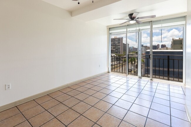 Building Photo - The Townhouse 1bd/1ba/1pk w extra large lanai