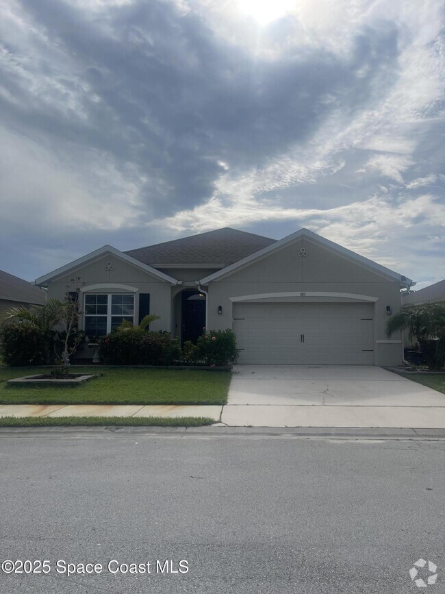 Building Photo - 925 Newton Cir