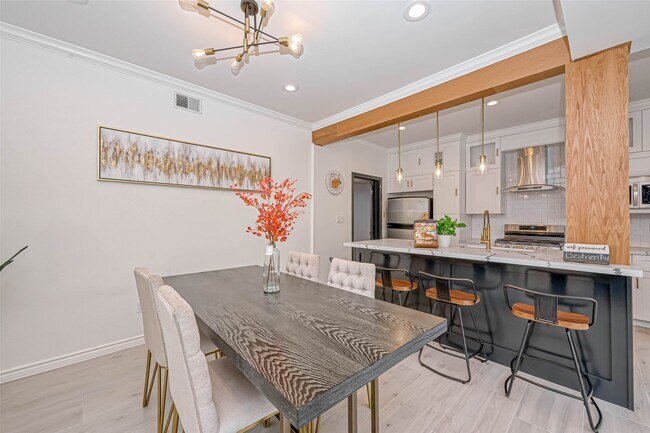 Building Photo - 5613 St Paul St