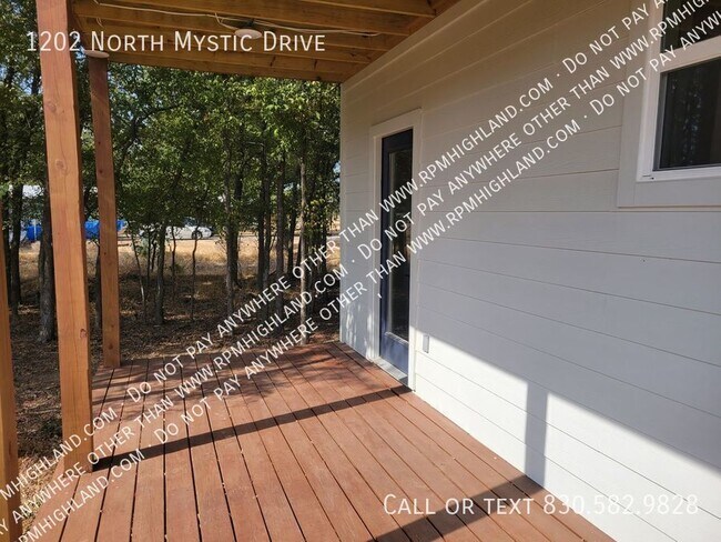 Building Photo - 1202 Mystic Dr