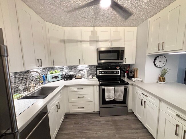 Building Photo - Refined Island Living at Wailana at Waikiki – Fully Furnished Corner Condo