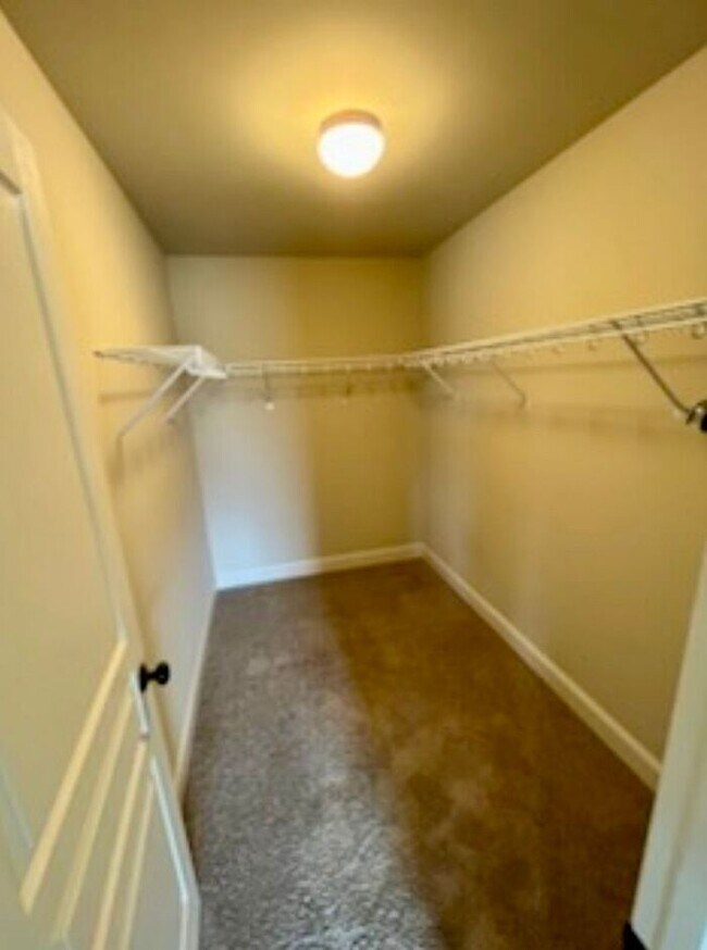 Building Photo - Settle In by the End of December—Apply Now!