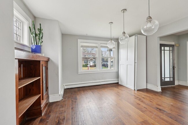 Building Photo - 48 Marinus St