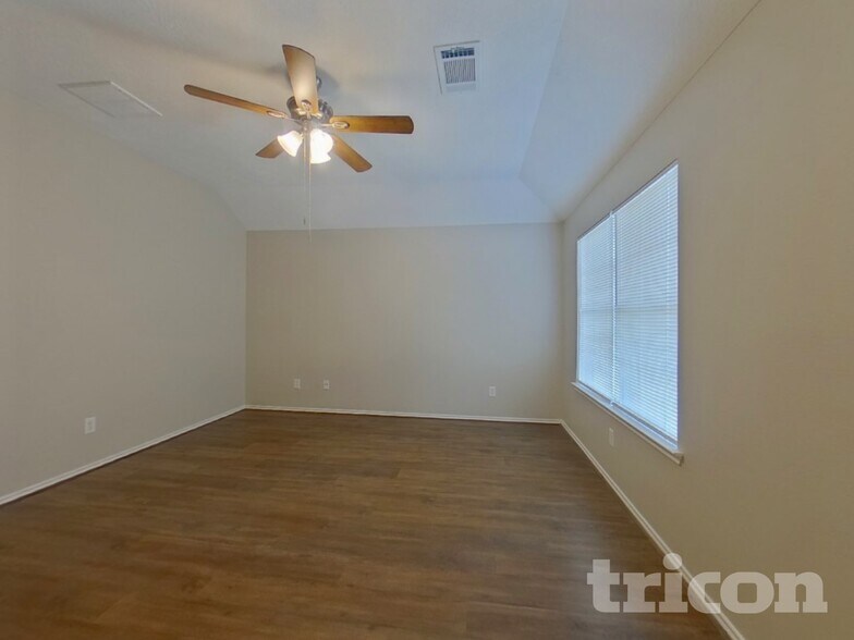 Building Photo - 33107 Cottonwood Bend