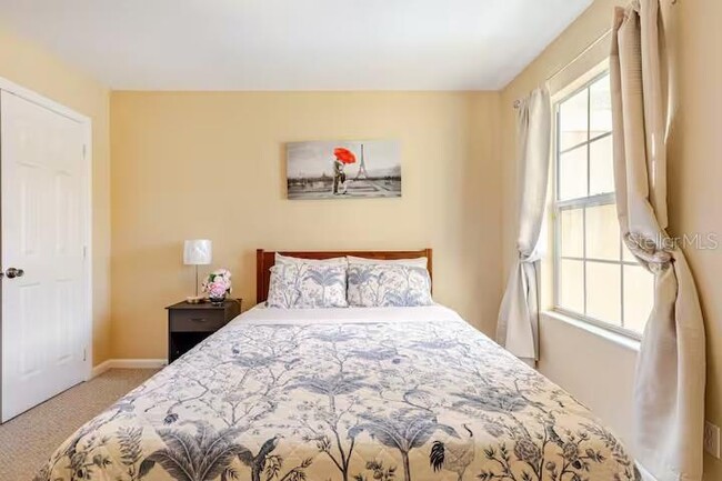 Building Photo - 3041 Ashland Ln S