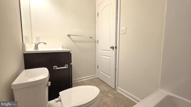 Building Photo - 115 Lexington Pl