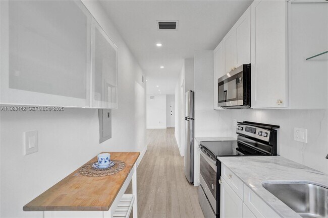 Building Photo - 1721 SW 13th St