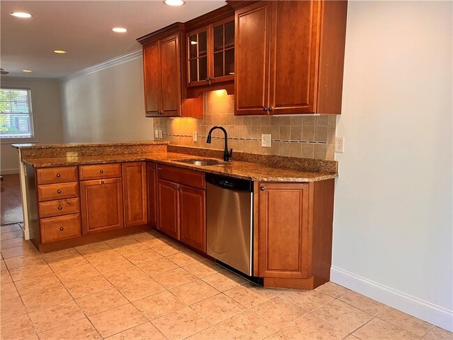 Building Photo - 33 Starr Dr W