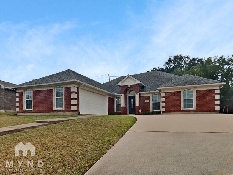 Primary Photo - 2113 Tippy Terrace