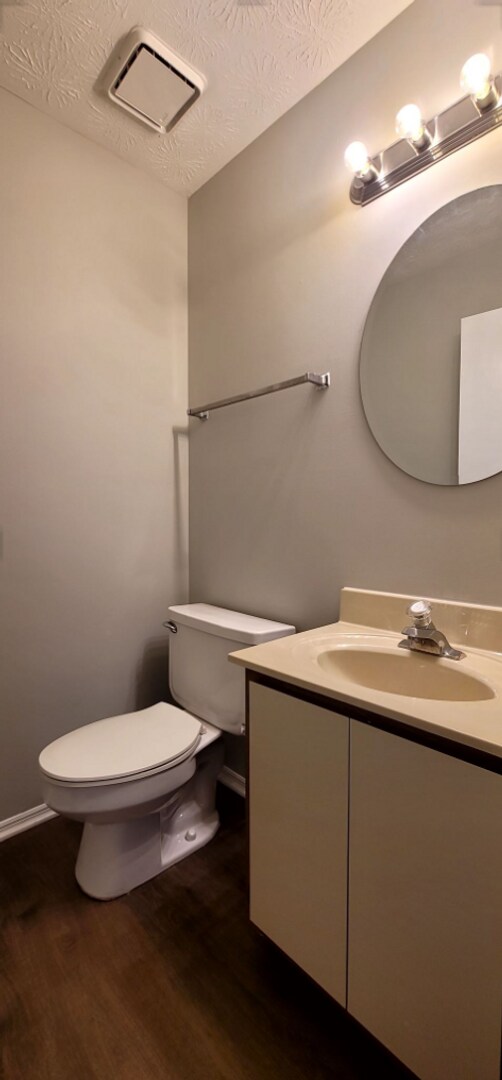 Building Photo - Cozy 2 bed 1.5 Bath Condo With Car Port