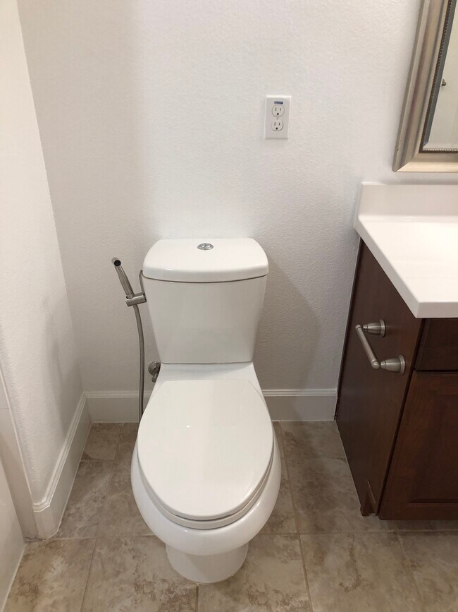 Building Photo - 1120 Karby Ter