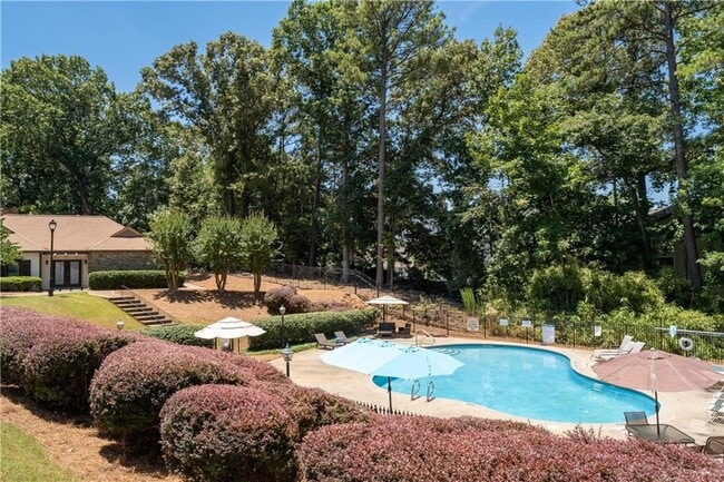 Building Photo - 1120 Highland Bluff Dr S E