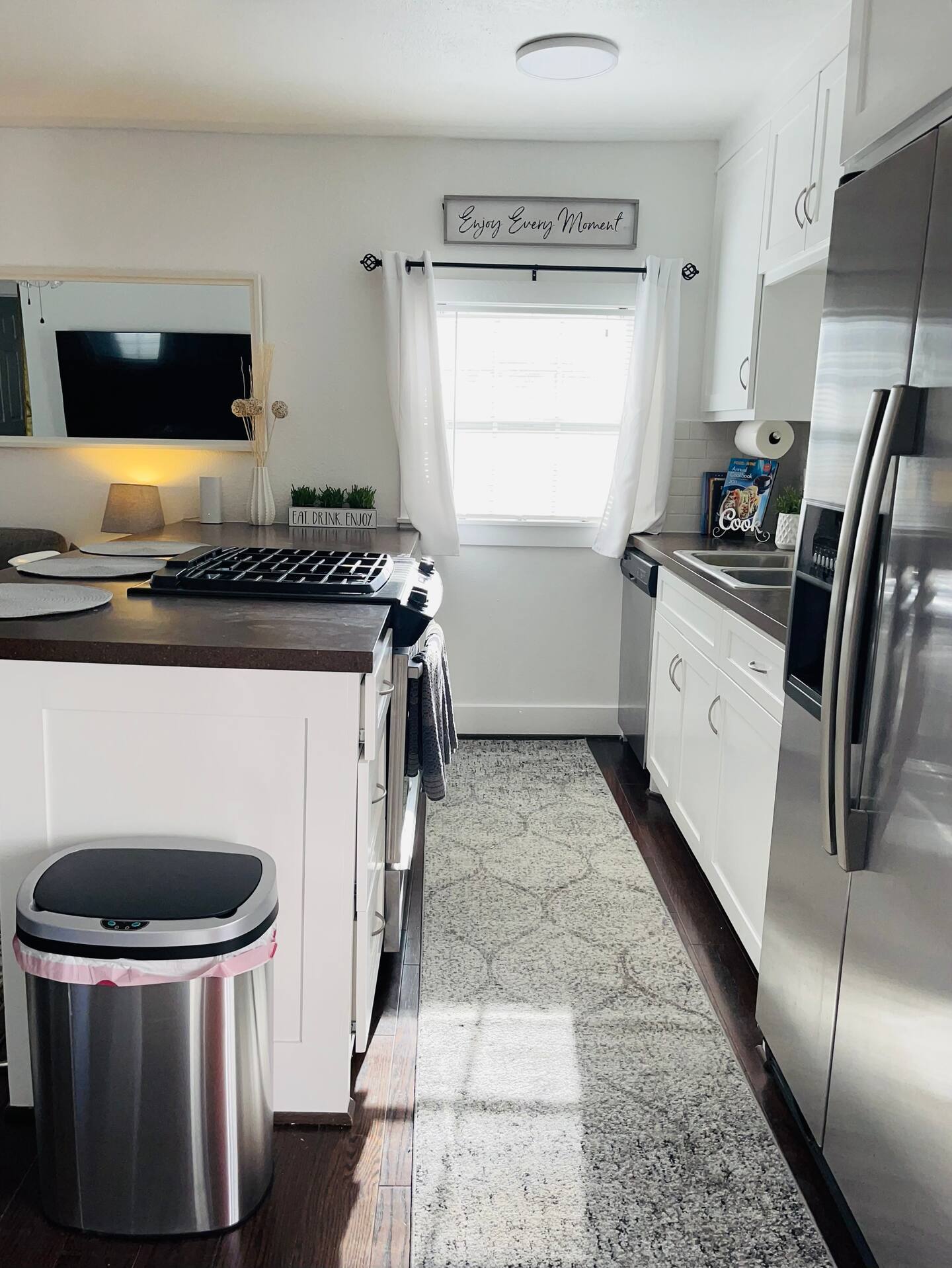 Kitchen - 847 W 24th St