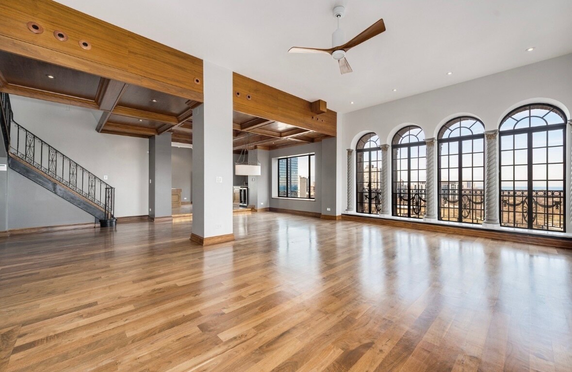 Building Photo - 707 W Junior Ter