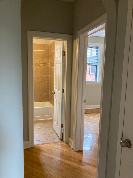 Building Photo - 894 Green Bay Rd