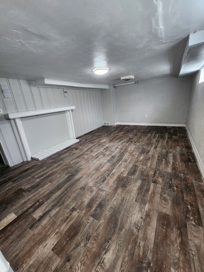 Building Photo - Large Glen Park Home