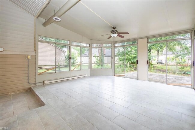Building Photo - 1545 Lakeport Ct