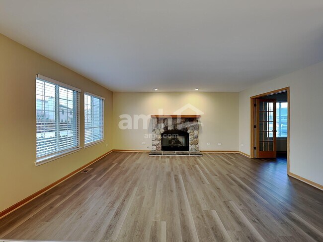 Building Photo - 20863 Brentwood Ct