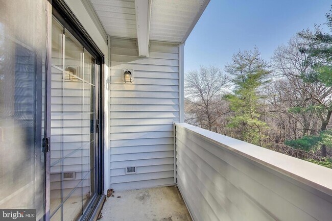 Building Photo - 1639 Carriage House Terrace