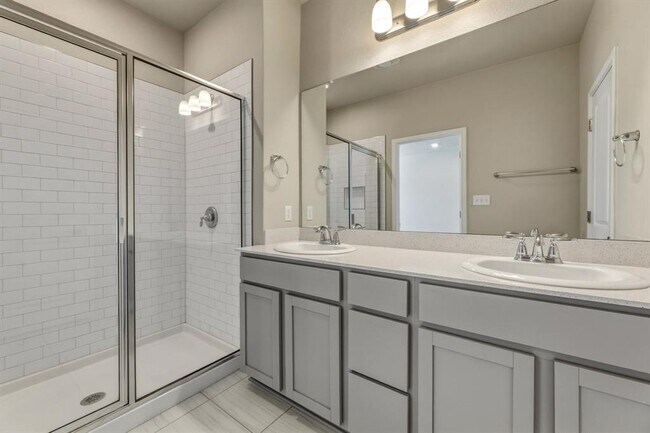 Building Photo - 1015 Vista View Dr