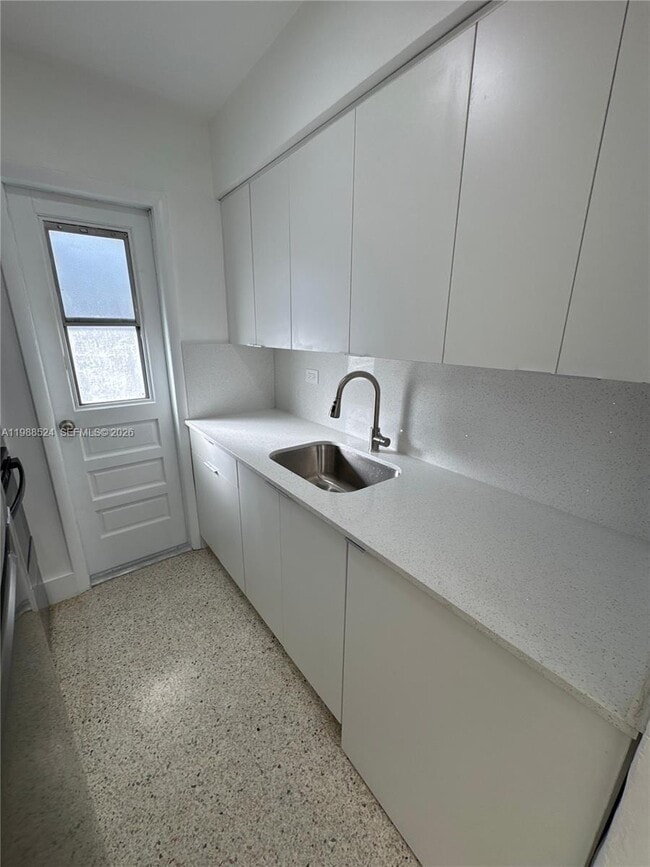 Building Photo - 619 SW 7th Ave