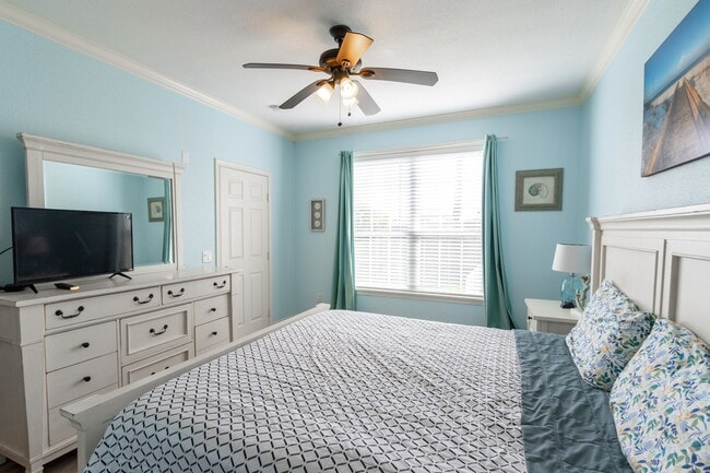 Building Photo - 7000 Seawall Blvd