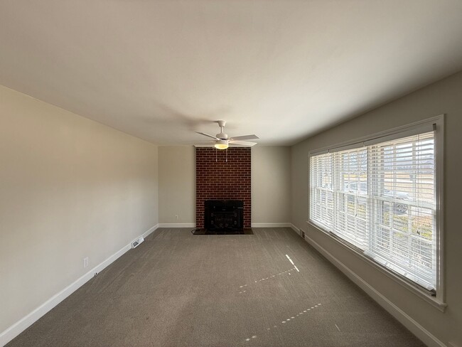 Building Photo - 2323 Frederick Dr