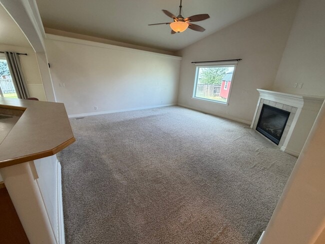 Building Photo - 435 NE Greystone Loop